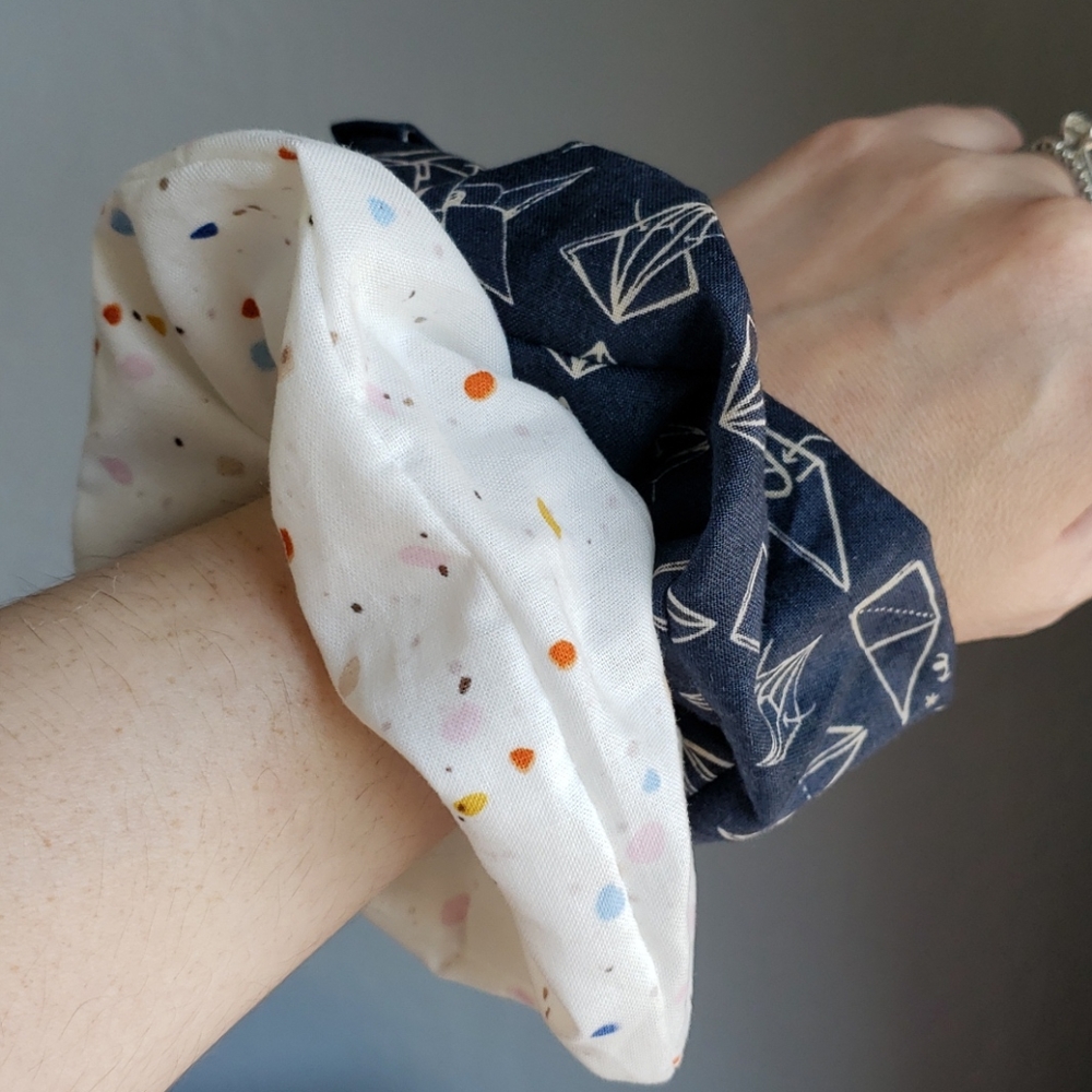🪡 💙 Handmade Cotton Scrunchies! - Picture 6 of 7